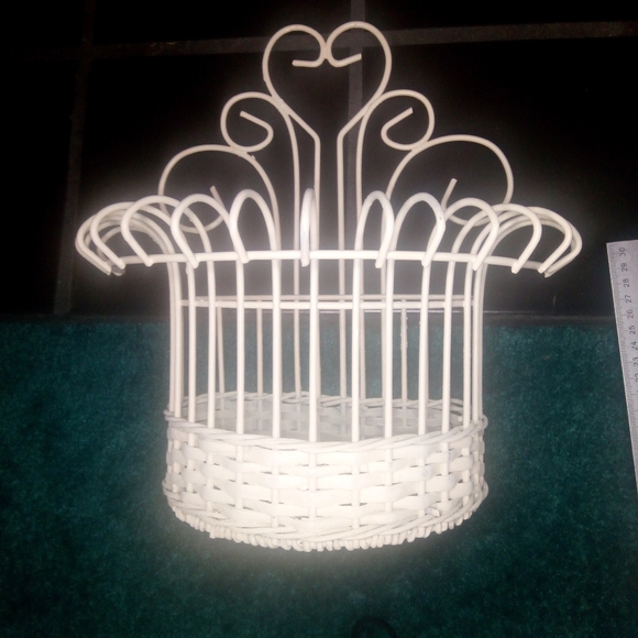 White Wrought Iron Wall Hangers - Picture 6 of 12